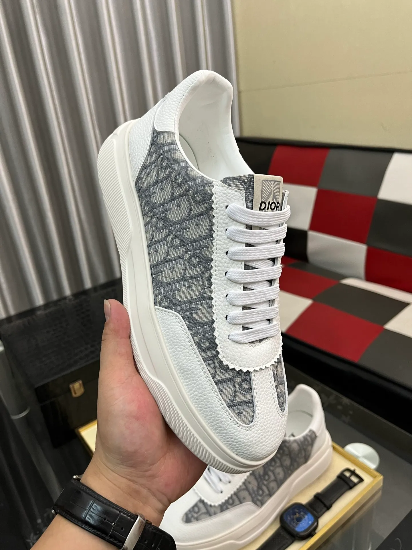 Men's shoes💰: 420⌚️⌚️[Dior] Dior's new men's genuine leather casual shoes, the highest version on the market, any comparison is welcome🆚! The original leather has excellent texture and is super high-end! Fetal sheep net lining imported from Italy, removable pad! Luxurious materials and fine workmanship, highly recommended! Code number: 38-444⃣️Color optional